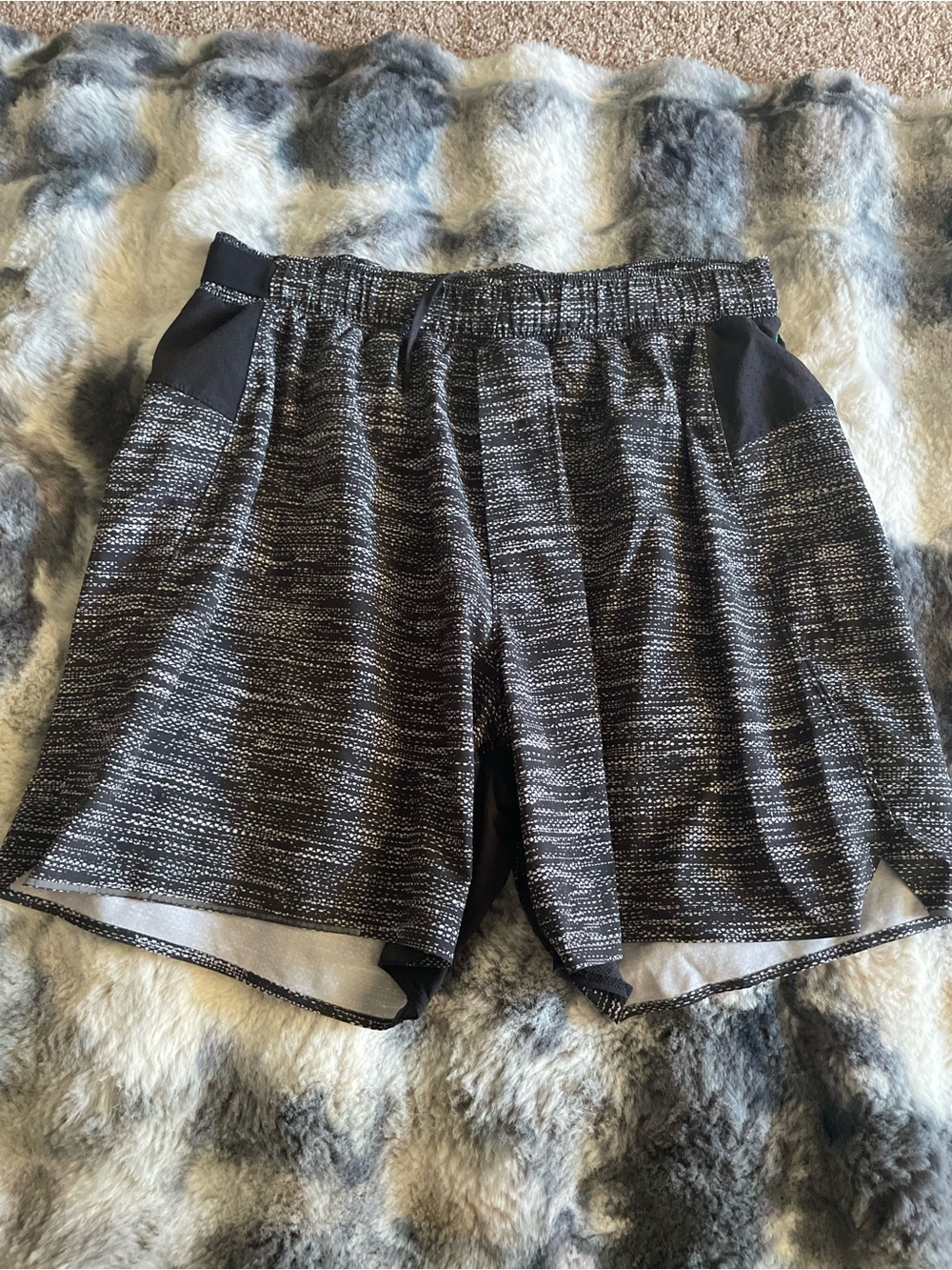 Lululemon Pace Breaker Lined Shorts Men’s Small Black White Print